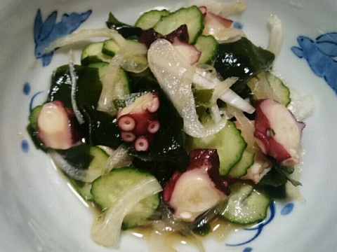 たこときゅうりとわかめと玉ねぎの酢の物!